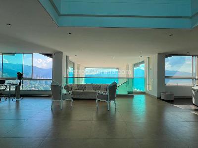 Casa de 3 alcobas en venta en Altos Del Poblado, Medellín, 950 m² · foto 2 de 19