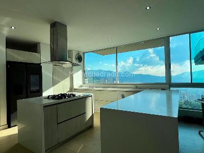 Casa de 3 alcobas en venta en Altos Del Poblado, Medellín, 950 m² · foto 5 de 19