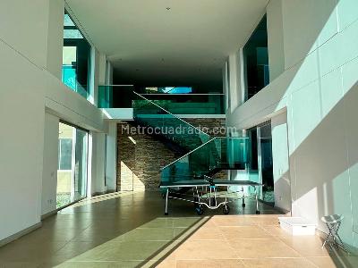 Casa de 3 alcobas en venta en Altos Del Poblado, Medellín, 950 m² · foto 8 de 19