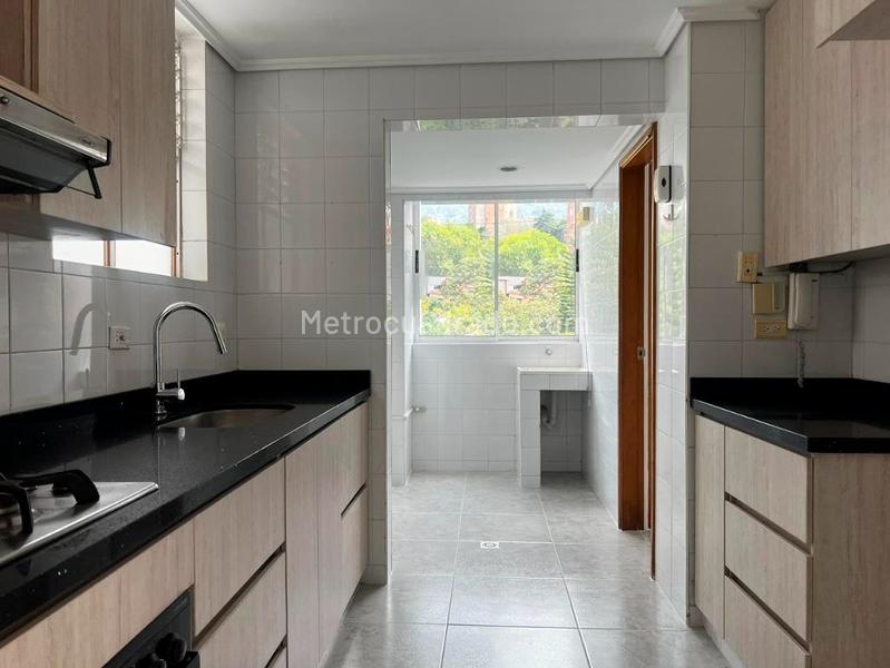 2BR Apartment with Balcony and Covered Linear Parking in El Poblado - 8