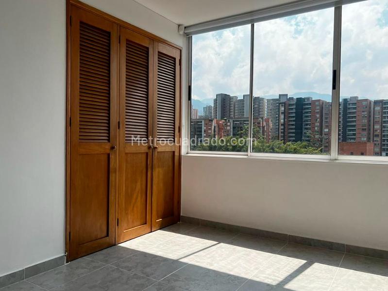 2BR Apartment with Balcony and Covered Linear Parking in El Poblado - 9