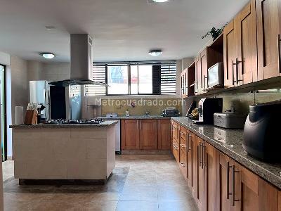 Casa de 4 alcobas en venta en El Poblado, Medellín, 306 m² · foto 5 de 20