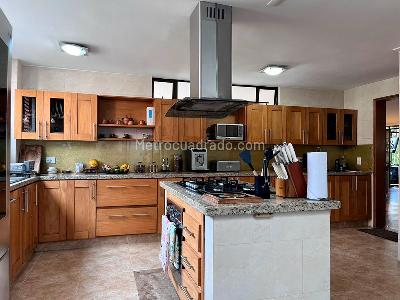 Casa de 4 alcobas en venta en El Poblado, Medellín, 306 m² · foto 6 de 20