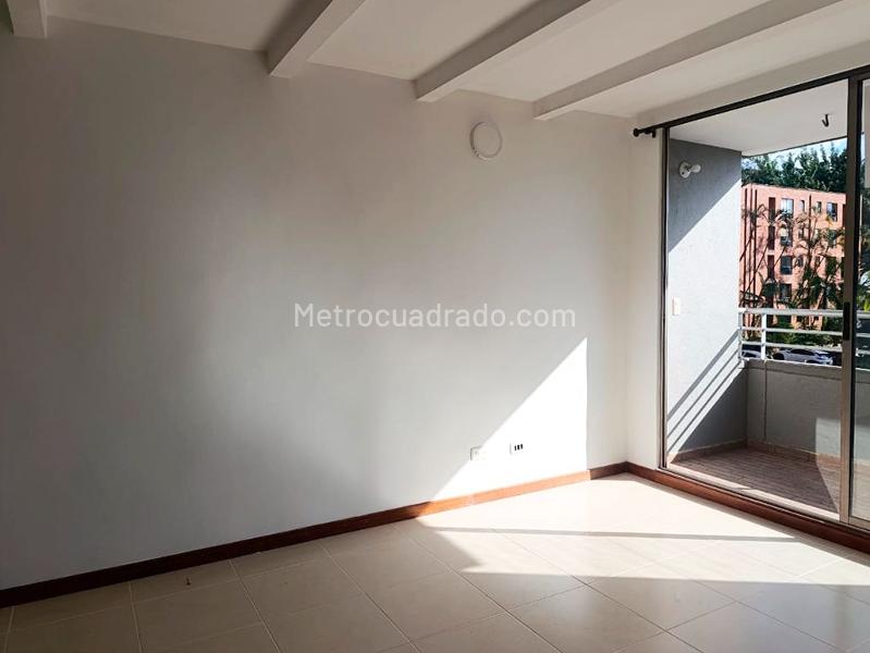 Apartamento de 2 Alcobas en El Poblado con Parqueadero Cubierto - 3