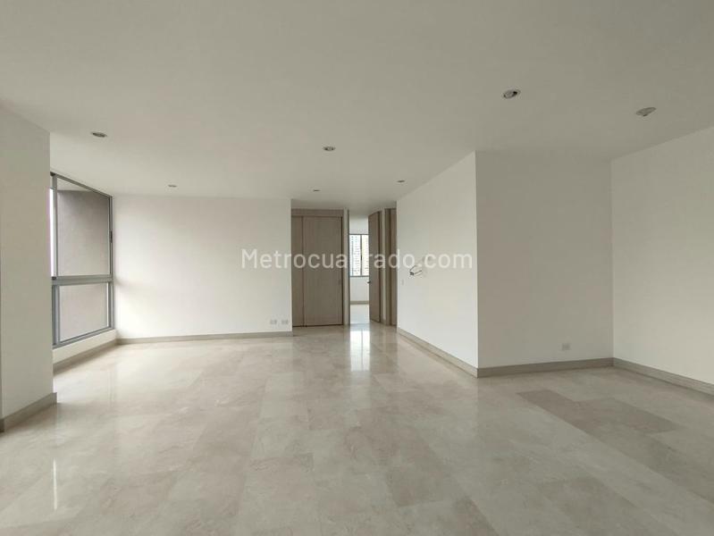 Apartamento de 3 Alcobas y 4 Baños en El Poblado - 2