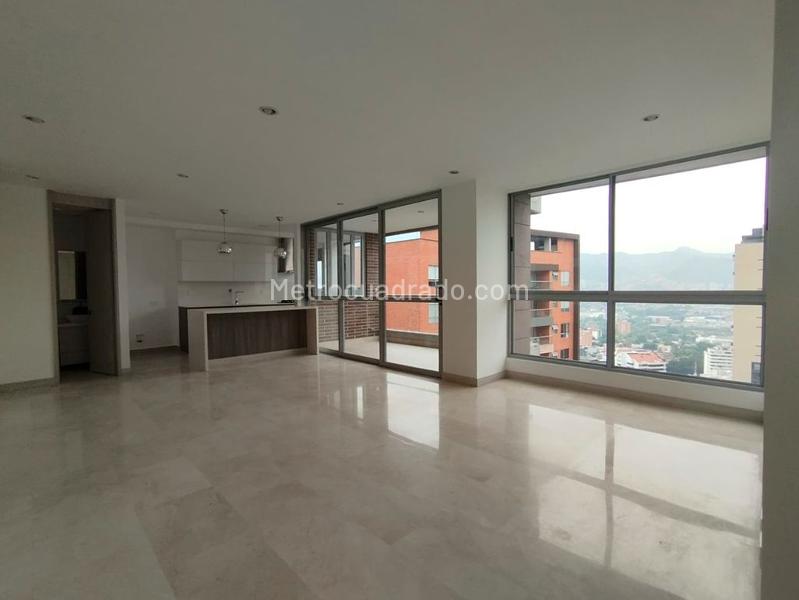 Apartamento de 3 Alcobas y 4 Baños en El Poblado - 4