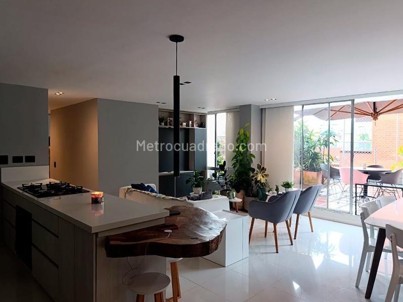 Furnished 3BR Apartment with Terrace in El Poblado