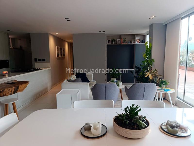 Furnished 3BR Apartment with Terrace in El Poblado - 2