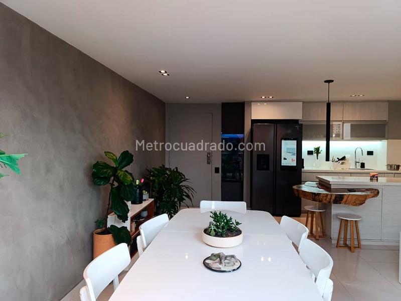 Furnished 3BR Apartment with Terrace in El Poblado - 3