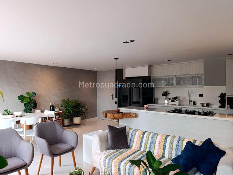 Furnished 3BR Apartment with Terrace in El Poblado - 5