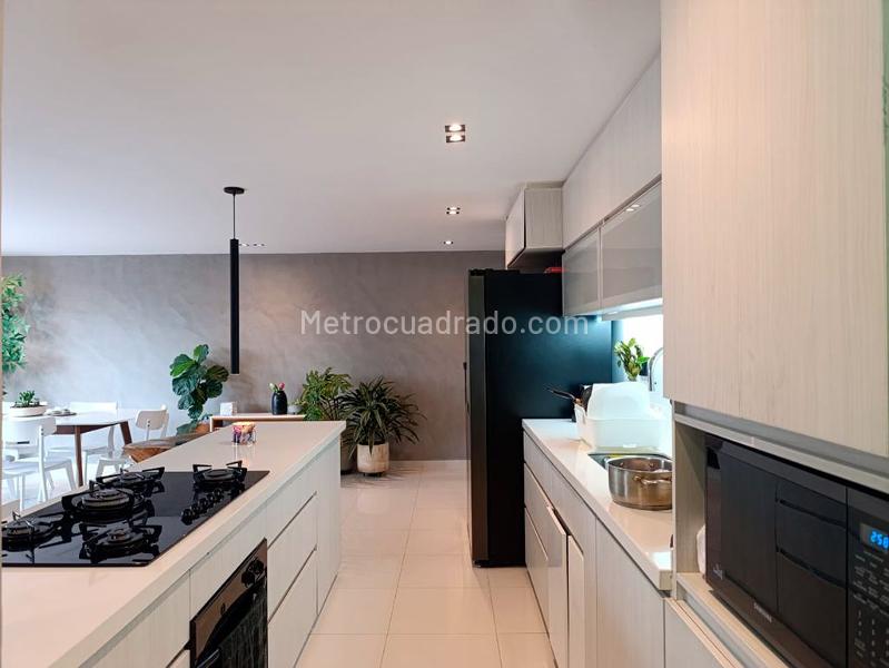 Furnished 3BR Apartment with Terrace in El Poblado - 8