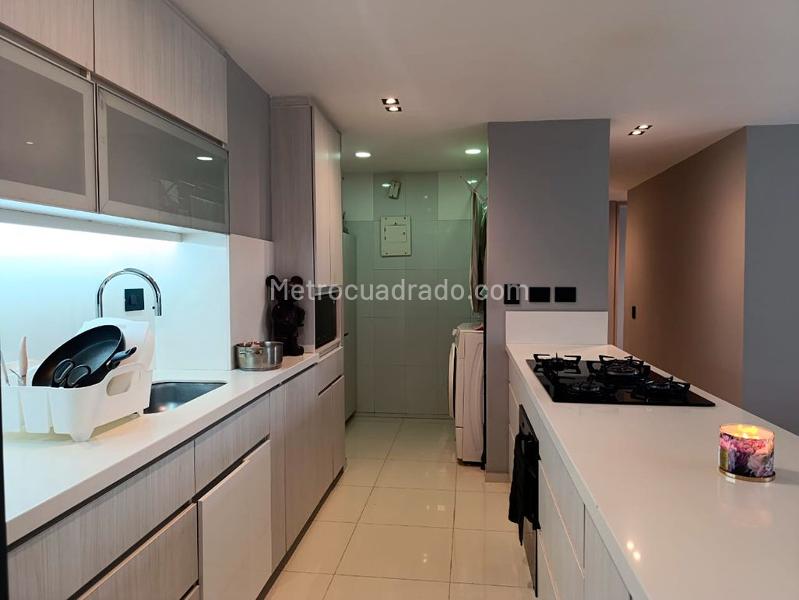 Furnished 3BR Apartment with Terrace in El Poblado - 9