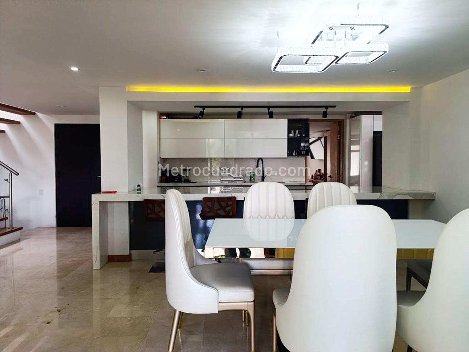 Casa de 4 habitaciones en venta en El Poblado, Medellín — imagen 1 de 20