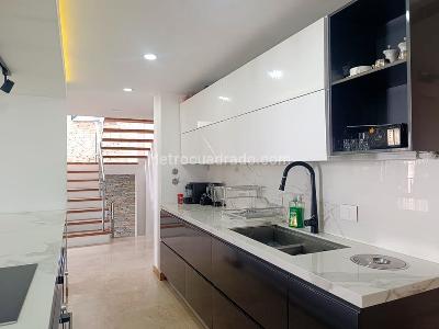 Casa de 4 alcobas en venta en El Poblado, Medellín, 300 m² · foto 4 de 20