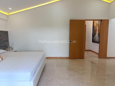 Casa de 4 alcobas en venta en El Poblado, Medellín, 300 m² · foto 9 de 20