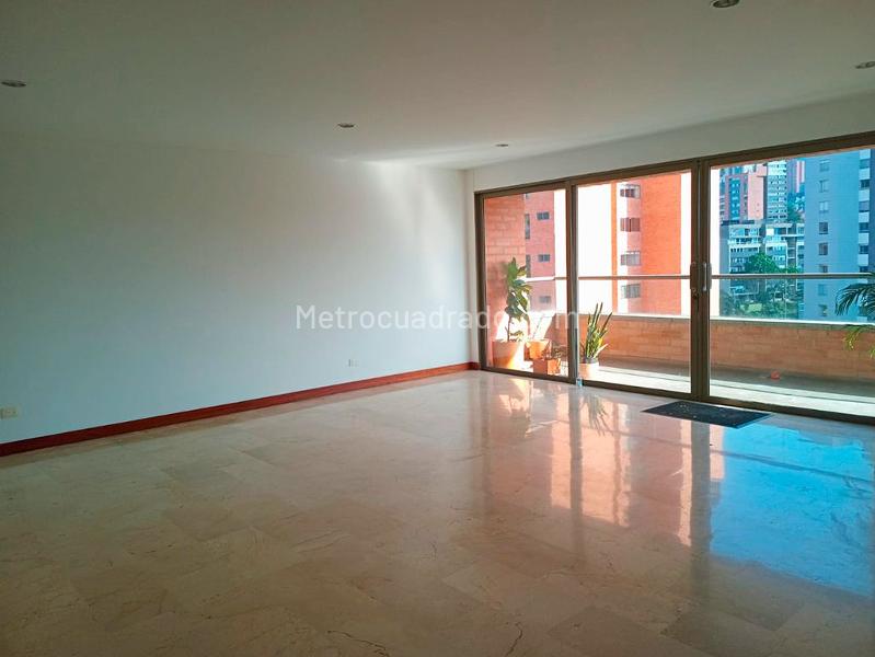 Elegant 3BR Apartment with Gym in El Poblado - 2