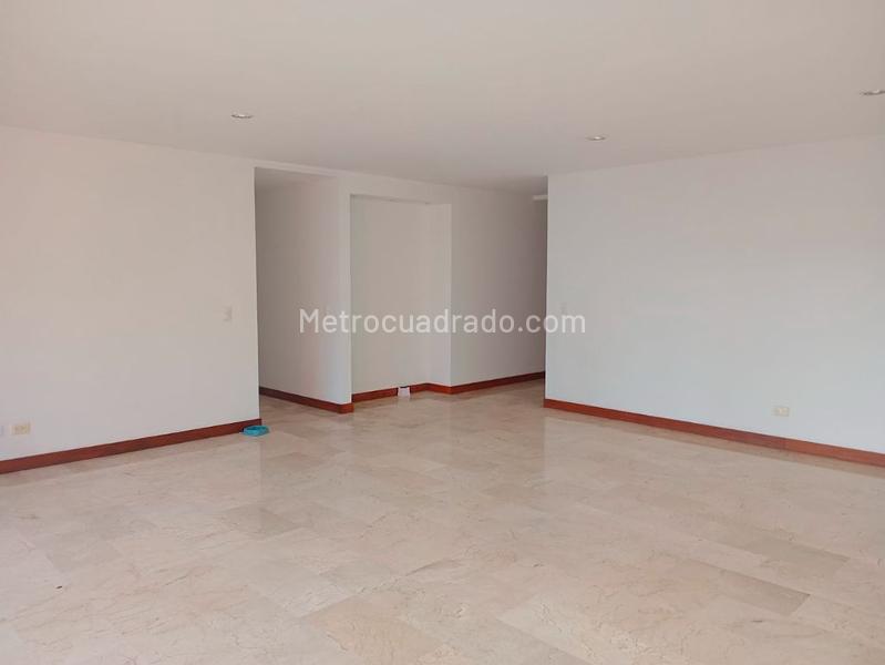 Elegant 3BR Apartment with Gym in El Poblado - 3