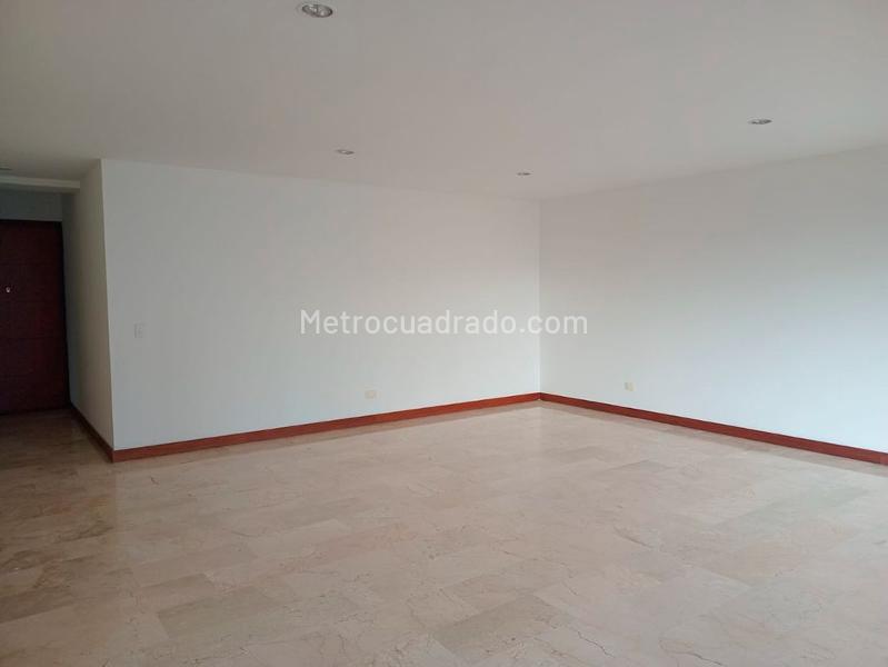Elegant 3BR Apartment with Gym in El Poblado - 4