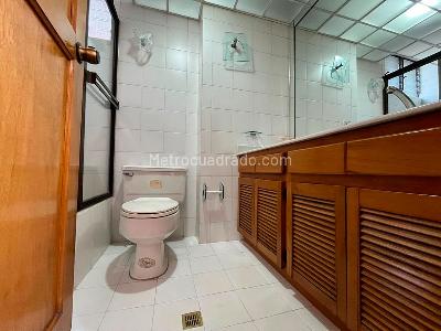 Apartamento de 3 alcobas en venta en El Poblado, Medellín, 260 m² · foto 17 de 19