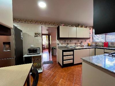 Apartamento de 3 alcobas en venta en El Poblado, Medellín, 260 m² · foto 7 de 19
