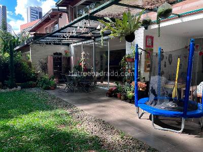 Casa de 5 alcobas en venta en El Poblado, Medellín, 310 m² · foto 19 de 20
