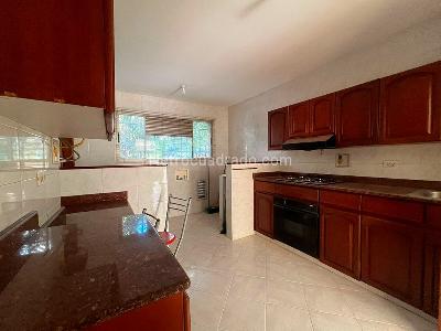 Apartamento de 3 alcobas en venta en El Diamante No. 2, Medellín, 260 m² · foto 3 de 17