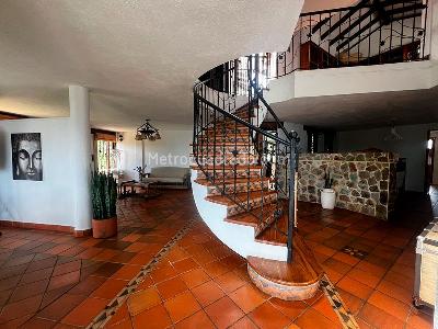 Casa de 5 alcobas en venta en Envigado, Envigado, 550 m² · foto 2 de 19