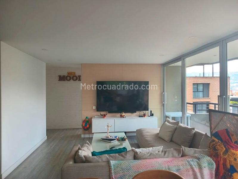 Furnished 2BR Apartment with Independent Parking in El Poblado - 2