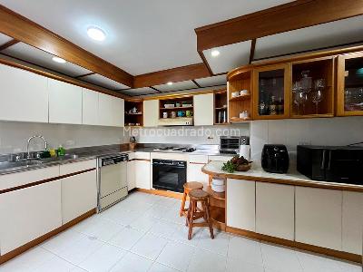 Apartamento en venta en El Poblado, Medellín · foto 5 de 18