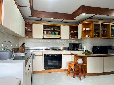 Apartamento en venta en El Poblado, Medellín · foto 8 de 18
