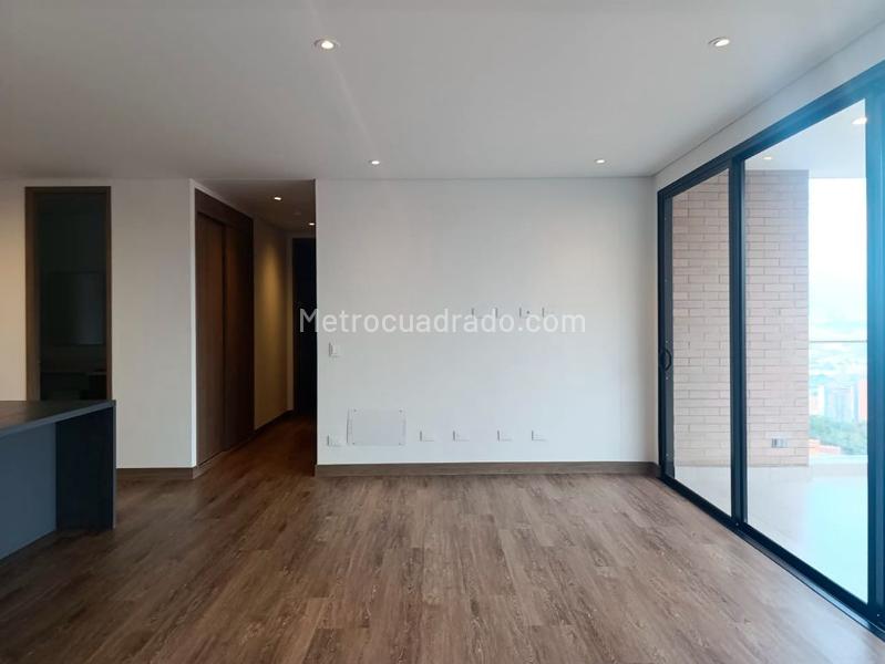 Apartamento de 2 Alcobas en Zona Tranquila de El Poblado - 2