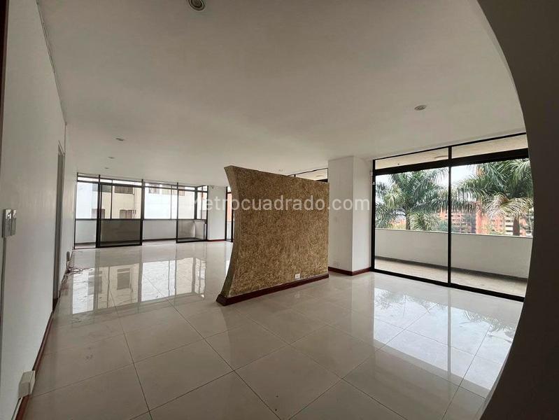 3BR Apartment for Rent in El Poblado with Pool & Elevator - 2