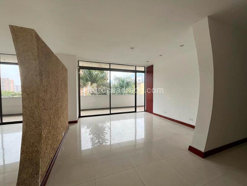 3BR Apartment for Rent in El Poblado with Pool & Elevator - 3