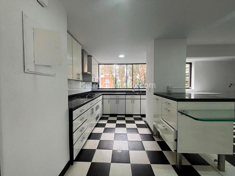 3BR Apartment for Rent in El Poblado with Pool & Elevator - 9