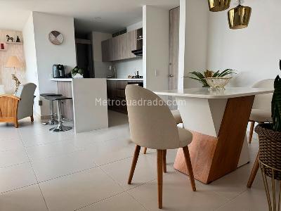 Apartamento de 3 alcobas en arriendo en El Poblado, Medellín, 80 m² · foto 2 de 12