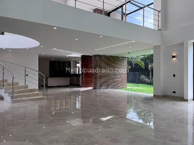 Casa de 3 alcobas en venta en Envigado, Envigado, 406 m² · foto 2 de 20