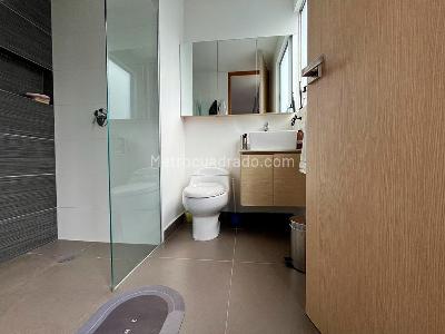 Apartamento de 2 alcobas en venta en El Poblado, Medellín, 105 m² · foto 13 de 15