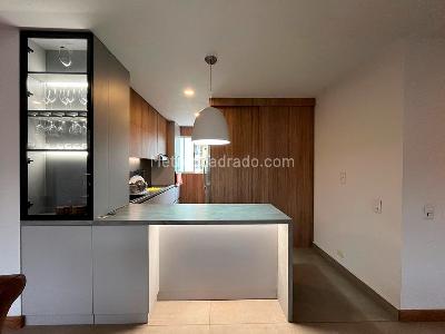 Apartamento de 2 alcobas en venta en El Poblado, Medellín, 105 m² · foto 3 de 15