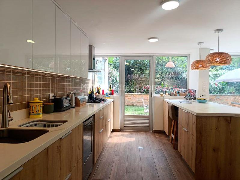 Casa Amoblada de 4 Alcobas con Piscina en El Poblado - 3