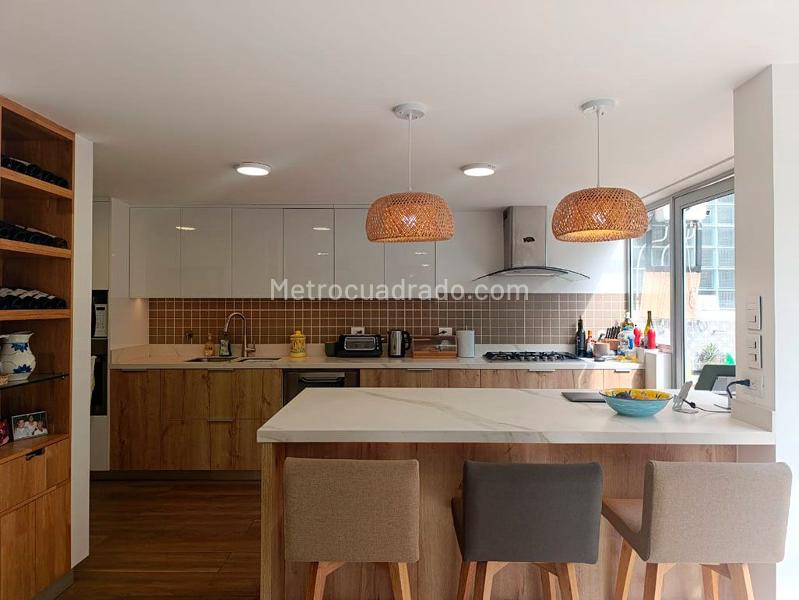 Casa Amoblada de 4 Alcobas con Piscina en El Poblado - 4