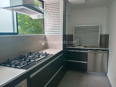 Apartamento de 3 alcobas en venta en El Poblado, Medellín, 155 m² · foto 8 de 19