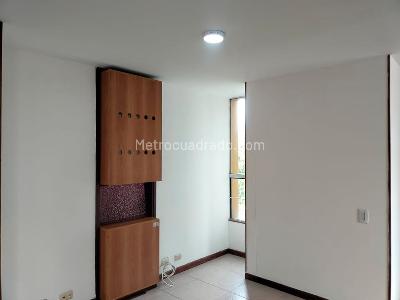 Apartamento de 3 alcobas en arriendo en El Poblado, Medellín, 87 m² · foto 8 de 17