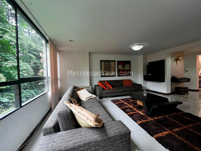 Apartamento Amoblado de 3 Alcobas en El Poblado en Conjunto Cerrado - 3