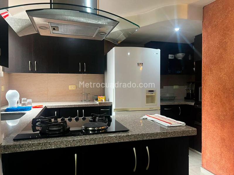 Apartamento Amoblado de 3 Alcobas en El Poblado en Conjunto Cerrado - 6