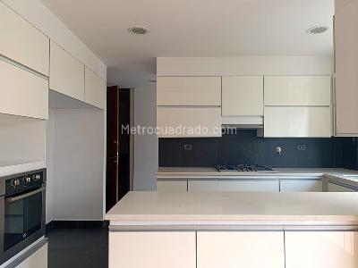 Apartamento de 3 alcobas en venta en El Poblado, Medellín, 190 m² · foto 5 de 19