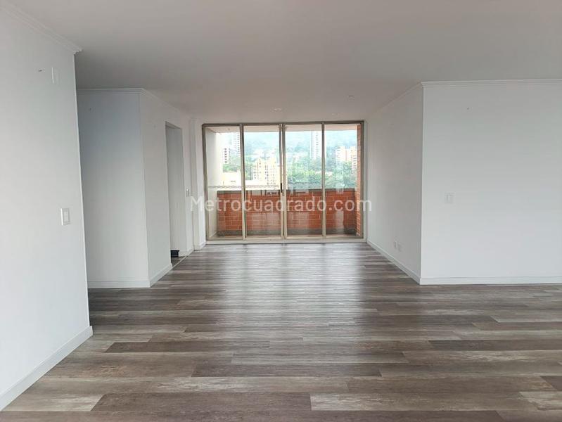 Apartamento de 3 Alcobas con Terraza en El Poblado - 3