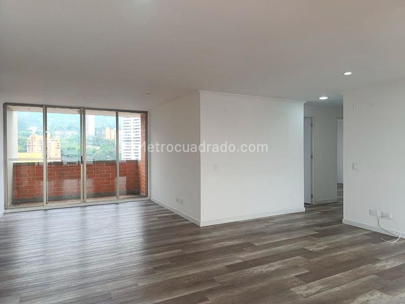 Apartamento de 3 Alcobas con Terraza en El Poblado - 5