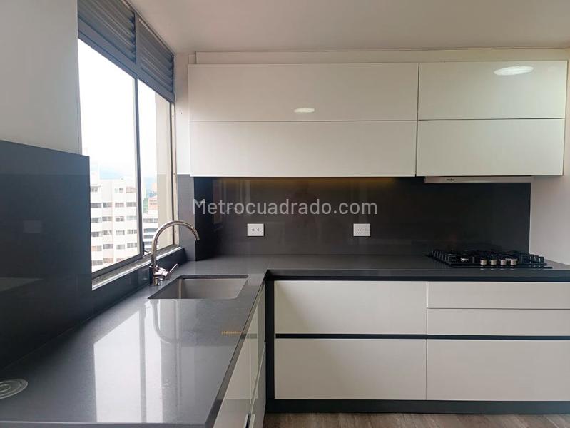 Apartamento de 3 Alcobas con Terraza en El Poblado - 8