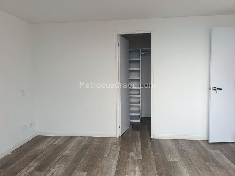 Apartamento de 3 Alcobas con Terraza en El Poblado - 9
