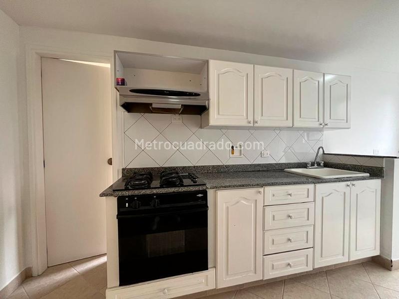 Piso – Medellín, Alejandría, El Poblado - Más